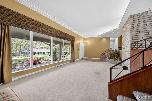 8827 Rock Forest Drive, Grantwood Village, MO 63123