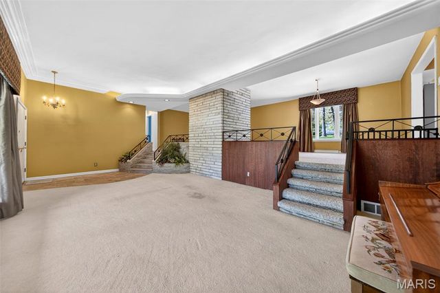 8827 Rock Forest Drive, Grantwood Village, MO 63123