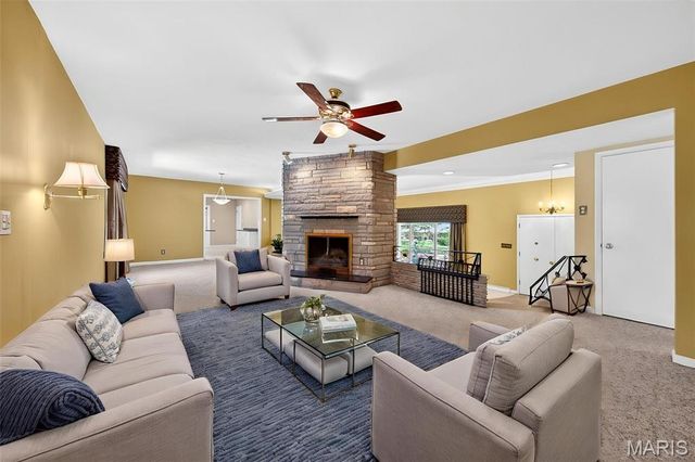 8827 Rock Forest Drive, Grantwood Village, MO 63123
