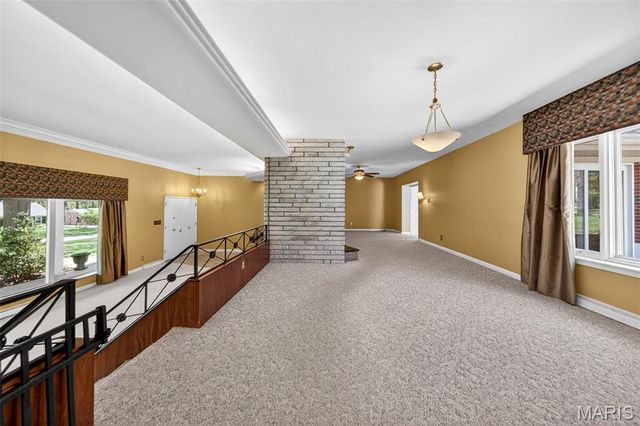 8827 Rock Forest Drive, Grantwood Village, MO 63123