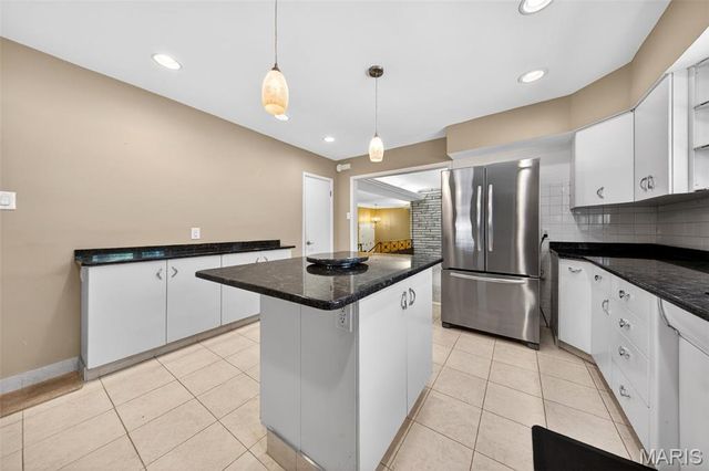 8827 Rock Forest Drive, Grantwood Village, MO 63123