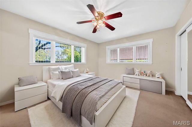 8827 Rock Forest Drive, Grantwood Village, MO 63123