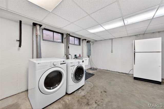 8827 Rock Forest Drive, Grantwood Village, MO 63123