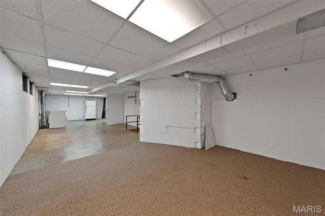 8827 Rock Forest Drive, Grantwood Village, MO 63123