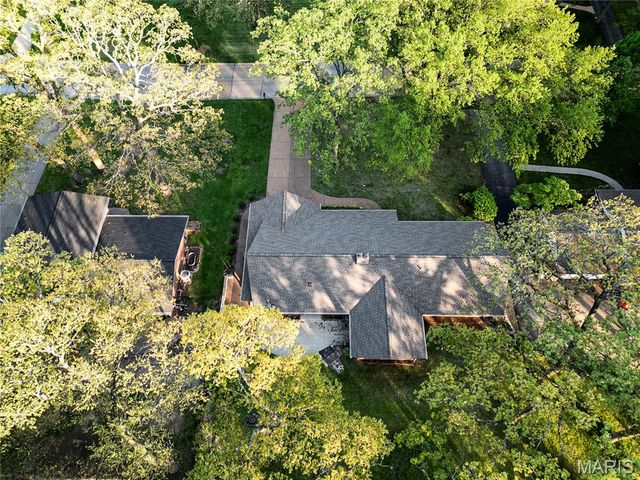 8827 Rock Forest Drive, Grantwood Village, MO 63123