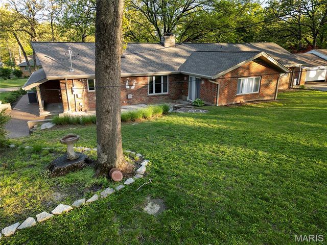 8827 Rock Forest Drive, Grantwood Village, MO 63123