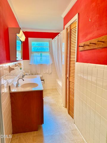 12 S Circle Drive, Chapel Hill, NC 27516