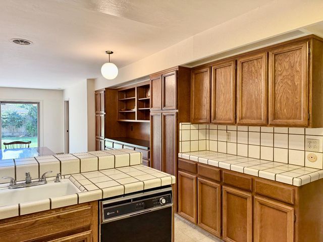 631 W Alisal Street, Salinas, CA 93901