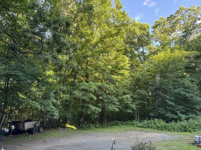 18 Quayle Rd, Jefferson Twp., NJ 07849