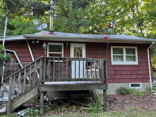 18 Quayle Rd, Jefferson Twp., NJ 07849