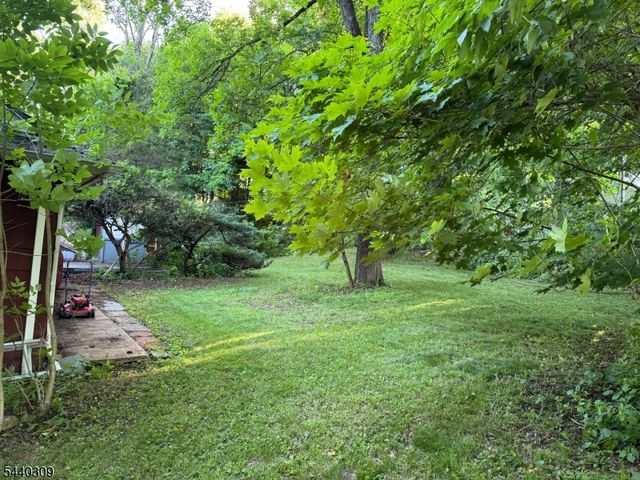 18 Quayle Rd, Jefferson Twp., NJ 07849
