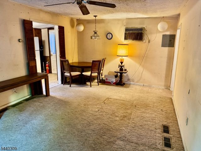18 Quayle Rd, Jefferson Twp., NJ 07849