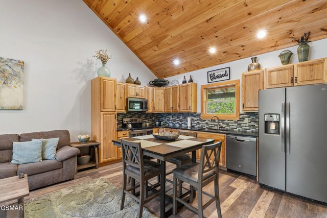 1016 Walini Way, Sevierville, TN 37876