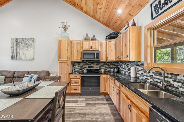 1016 Walini Way, Sevierville, TN 37876