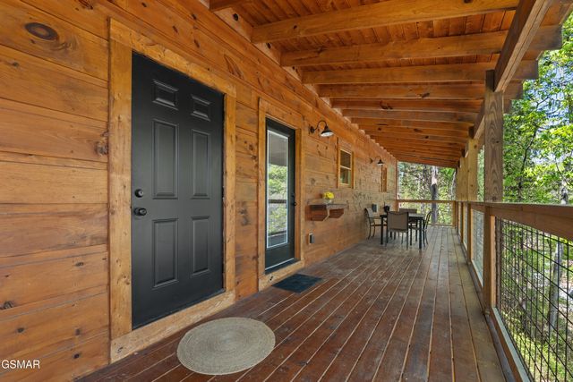 1016 Walini Way, Sevierville, TN 37876