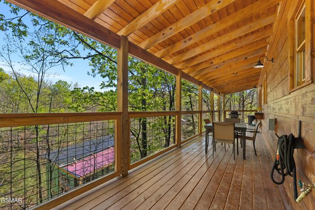 1016 Walini Way, Sevierville, TN 37876