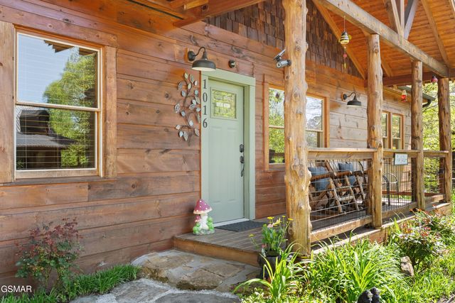 1016 Walini Way, Sevierville, TN 37876
