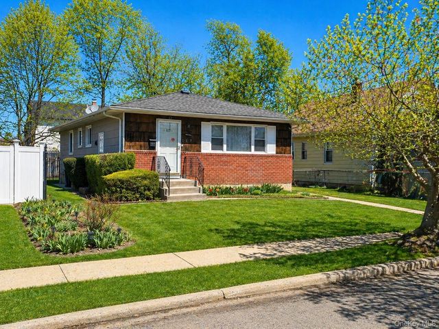 117 Woodside Avenue, Freeport, NY 11520