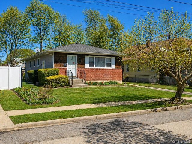 117 Woodside Avenue, Freeport, NY 11520