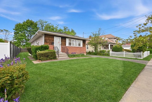 117 Woodside Avenue, Freeport, NY 11520