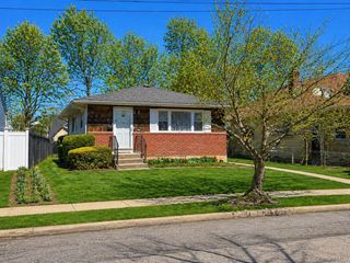 117 Woodside Avenue, Freeport, NY 11520
