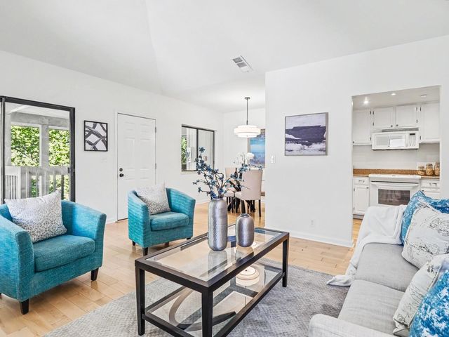 970 Apricot Avenue, Campbell, CA 95008