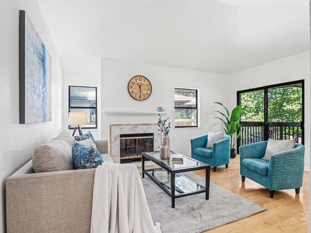 970 Apricot Avenue, Campbell, CA 95008