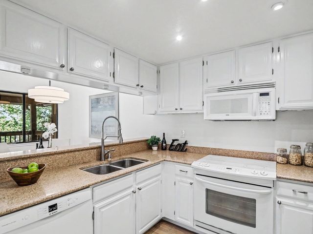 970 Apricot Avenue, Campbell, CA 95008