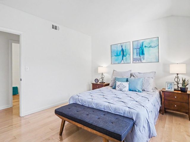 970 Apricot Avenue, Campbell, CA 95008