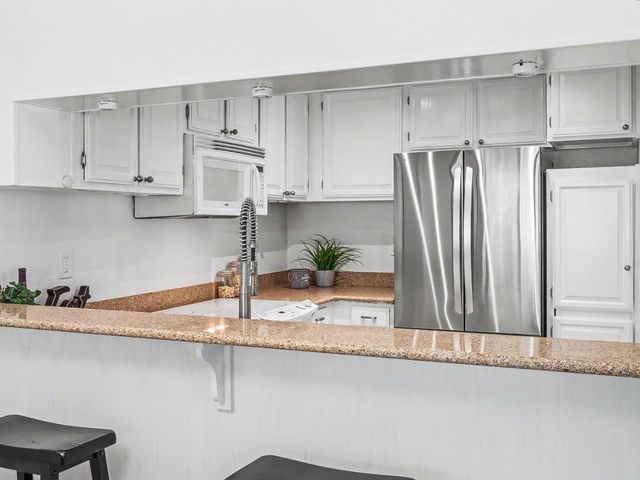 970 Apricot Avenue, Campbell, CA 95008