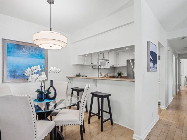 970 Apricot Avenue, Campbell, CA 95008