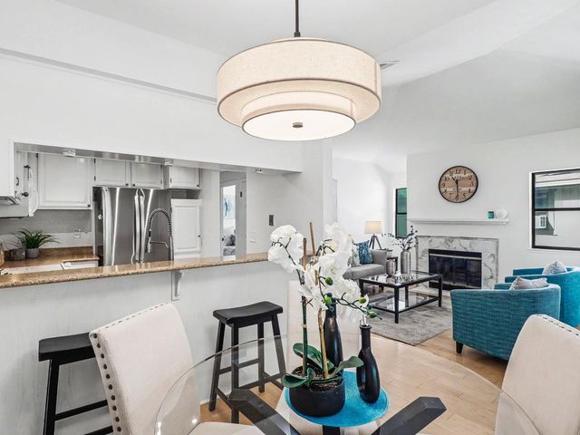 970 Apricot Avenue, Campbell, CA 95008