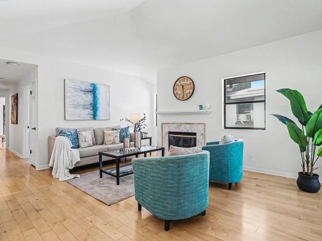 970 Apricot Avenue, Campbell, CA 95008