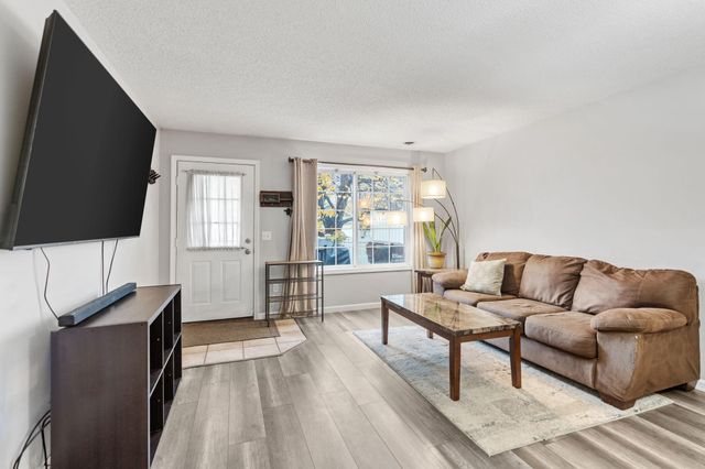 587 Mariner Way, Woodbury, MN 55129