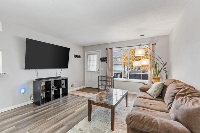 587 Mariner Way, Woodbury, MN 55129