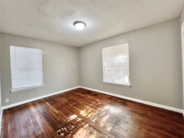 1607 Herschel Street, Arlington, TX 76010
