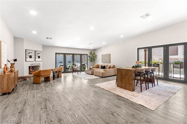 1900 Plaza De La Cruz, Las Vegas, NV 89102