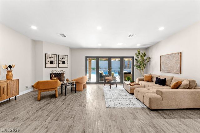 1900 Plaza De La Cruz, Las Vegas, NV 89102