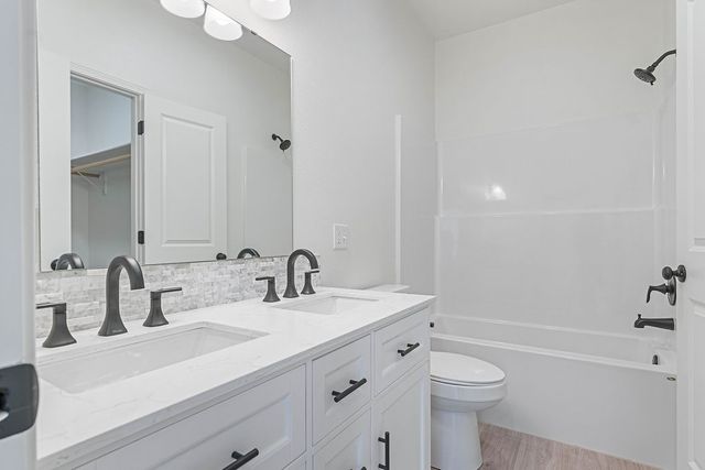 43 Pivot Rock Road, Eureka Springs, AR 72632