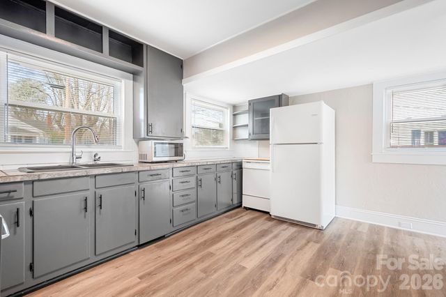 264 E Mcneely Avenue, Mooresville, NC 28115