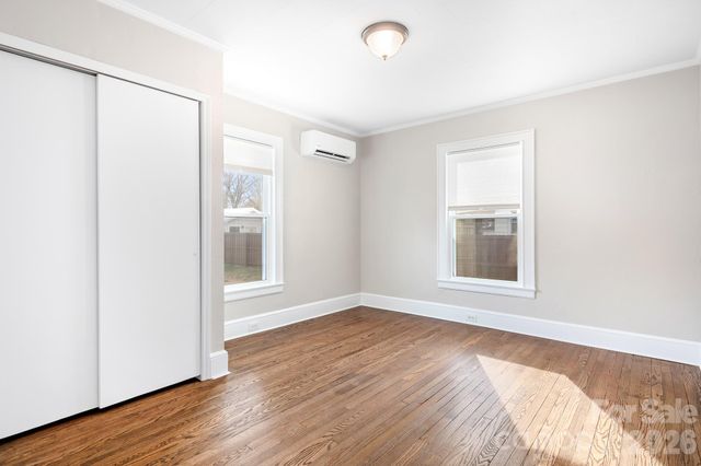 264 E Mcneely Avenue, Mooresville, NC 28115