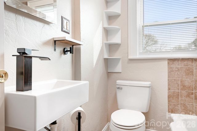 264 E Mcneely Avenue, Mooresville, NC 28115