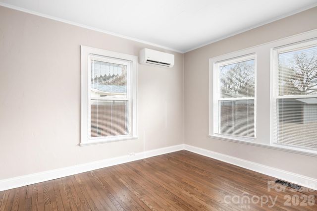 264 E Mcneely Avenue, Mooresville, NC 28115