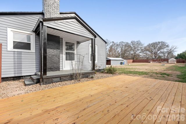 264 E Mcneely Avenue, Mooresville, NC 28115