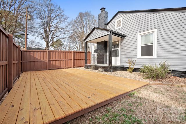 264 E Mcneely Avenue, Mooresville, NC 28115