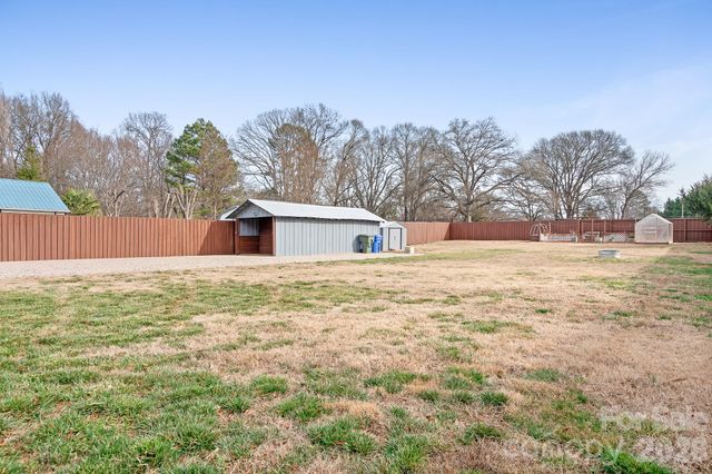 264 E Mcneely Avenue, Mooresville, NC 28115