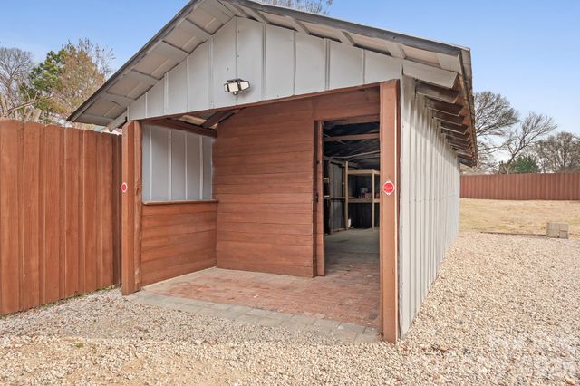 264 E Mcneely Avenue, Mooresville, NC 28115