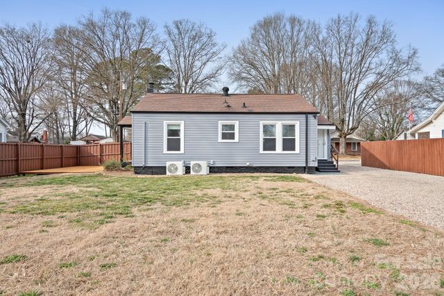 264 E Mcneely Avenue, Mooresville, NC 28115