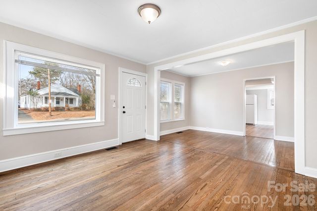 264 E Mcneely Avenue, Mooresville, NC 28115