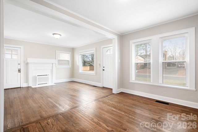 264 E Mcneely Avenue, Mooresville, NC 28115